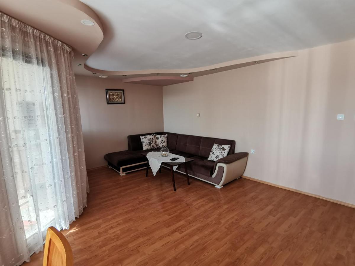 Central Apartment Targovishte Exterior photo